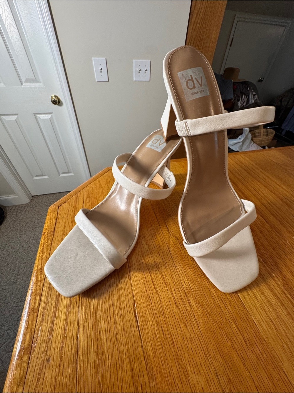 DV by Dolce Vita Yorke White Square Toe Block Heel Sandals Size 12 new with tag